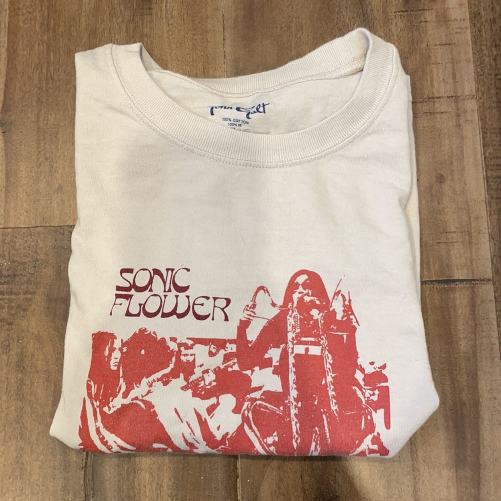 Brandy Melville Chloe Sonic Flower Top